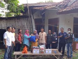 Dinsos Kab.Bekasi Berikan Bantuan ke Warga Rumah Roboh di Desa Jayasampurna