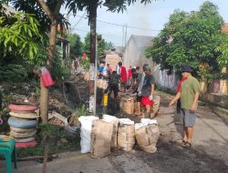 Warga Perumahan MBJ Blok J Desa Sindangmulya Cibarusah, Kerja Bakti Bersihkan Salurai Air,