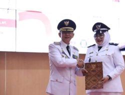 Kades Selpia Indriyani Luncurkan Slogan Menyala Sindangmulya Saat Terima SK Perpanjangan Masa Jabatan,Ini Katanya