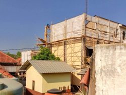 Miris!!! Pekerjaan Proyek SMKN 1 Cibarusah: Kontraktor Diduga Abaikan Keselamatan Kerja K3 dan Alat Pelindung Diri(APD)