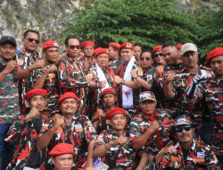 Laskar Merah Putih (LMP) Gelar Aksi Heroik Dengan Kibarkan Bendera Merah Putih Raksasa di Tebing Gunung Masigit 