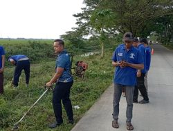 Lapas Kelas IIA Cikarang Kerja Bakti Bersikan Lingkungan Sekitar Bersama Warga Binaan